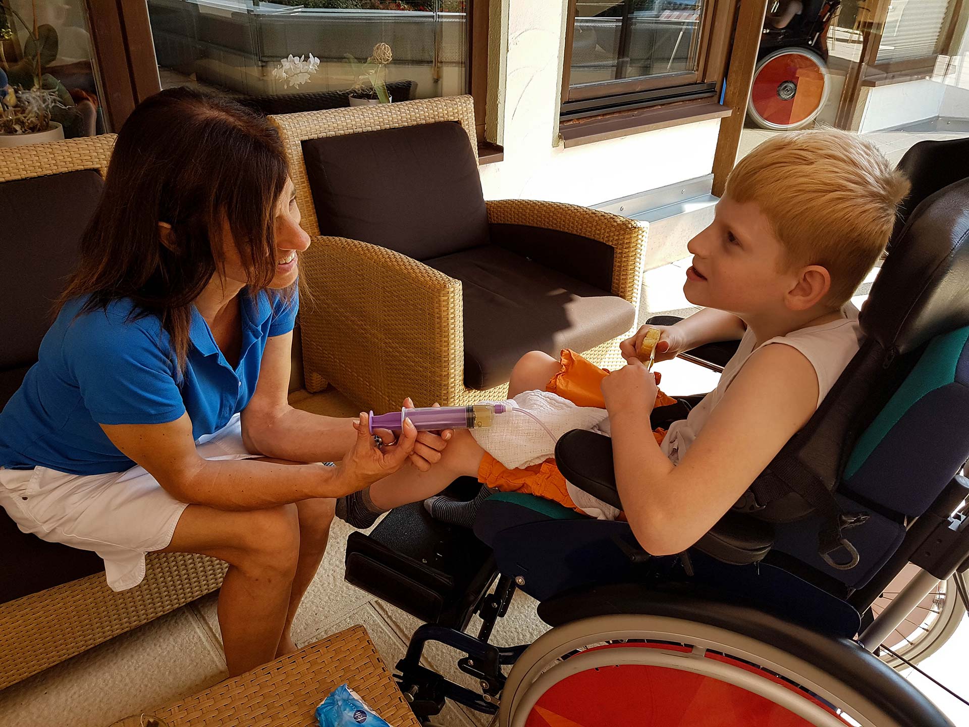 Entlastung für pflegende Eltern – Auszeit bei Arche Herzensbrücken mit Betreuung & Rückzugsort für alle Wenn ein Kind schwer erkrankt, sind auch Eltern und Geschwister belastet. Bei uns finden Familien Entspannung, professionelle Begleitung und geschützte Momente des Zusammenseins – individuell abgestimmt und liebevoll begleitet.