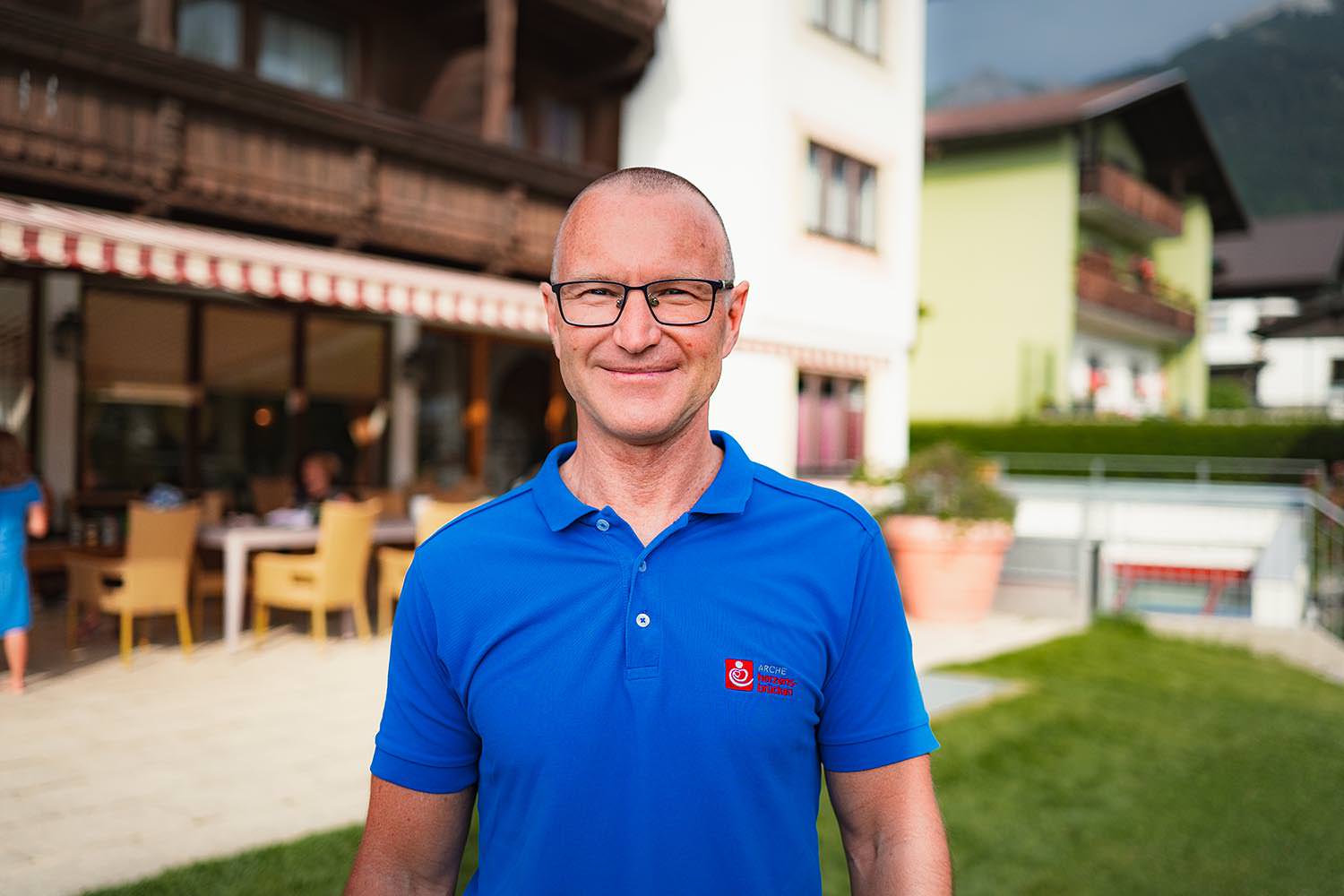 Die 1:1 Pflege durch Fachkräfte ermöglicht Eltern echte Pausen. Einfühlsame Begleitung für alle Beteiligten macht Arche Herzensbrücken einzigartig im deutschsprachigen Raum.